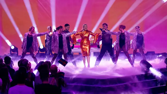 Barbara Schöneberger auf der Bühne beim ESC-Vorentscheid in Berlin.