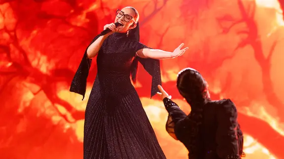 Klavdia auf der Bühne für Griechenland in Basel