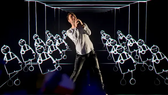 Måns Zelmerlöw auf der ESC-Bühne in Wien.