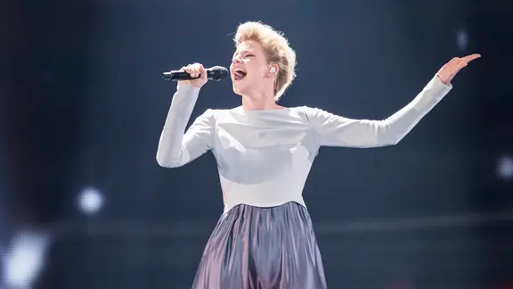Levina auf der Bühne beim Finale in Kiew.