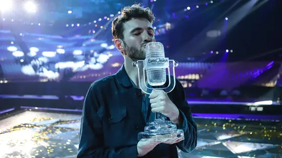 Duncan Laurence auf der ESC-Bühne.