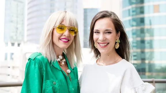 Alina Stiegler steht neben Tamta, der zypriotischen ESC-Teilnehmerin.