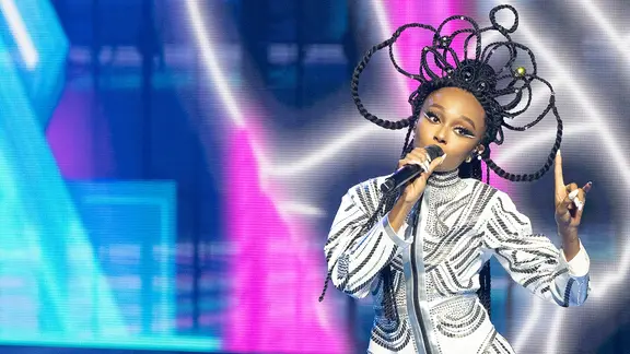 Die Sängerin Eden Alene auf der ESC Bühne in Rotterdam beim ersten Halbfinale.