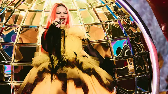 Miriana Conte auf der Bühne für Malta in Basel