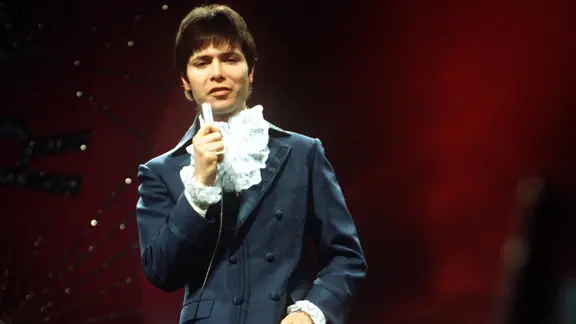Cliff Richard tritt am 6. April 1968 beim Eurovision Song Contest in London auf.