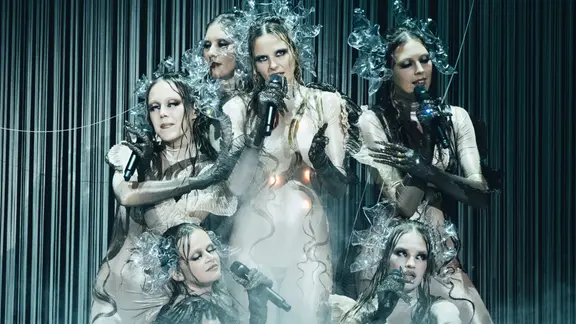 Tautumeitas auf der Bühne für Lettland in der St. Jakobshalle