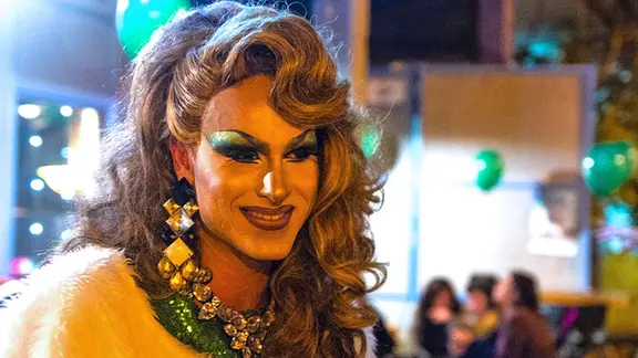 Die Drag Queen Celine La Devine in Be'er Sheva im Süden Israels.