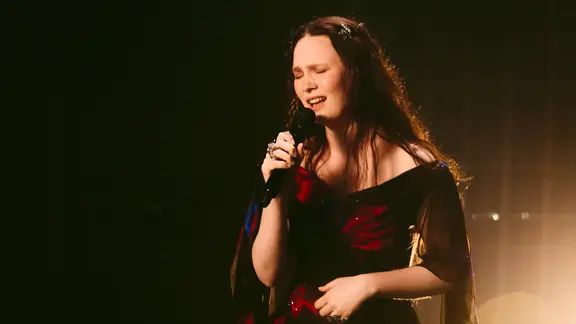 Zoë Më auf der Bühne für die Schweiz in Basel