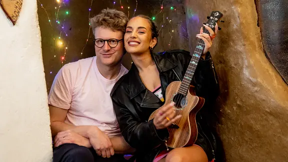 Stefan Spiegel mit Andromache aus Zypern bei den ESC Tiny Tunes 2022.