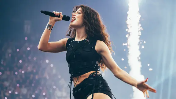 Abor & Tynna auf der Bühne für Deutschland in Basel