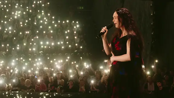 Zoë Më auf der Bühne für die Schweiz in Basel