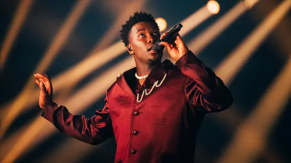 Claude auf der Bühne für die Niederlande in Basel