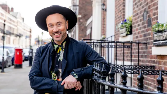 Gustaph aus Belgien mit Stefan Spiegel im Alles-Eurovision-Studio in Liverpool