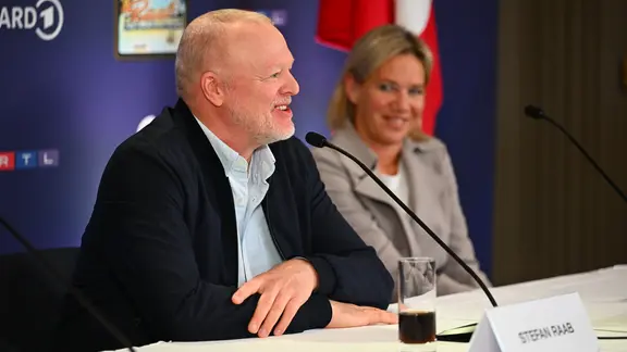 Stefan Raab und ARD-Programmdirektorin Christine Strobl