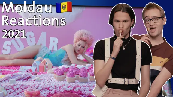 Moldaus Kandidatin Natalia Gordienko zusammen mit Broder Breese und Marcel Stober, die an Lollipops lutschen.