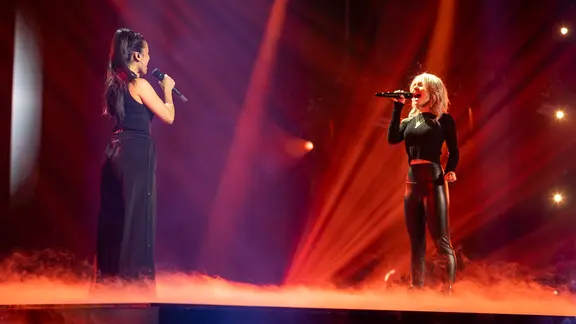 S!sters mit "Sister" auf der Bühne beim Vorentscheid in Berlin.