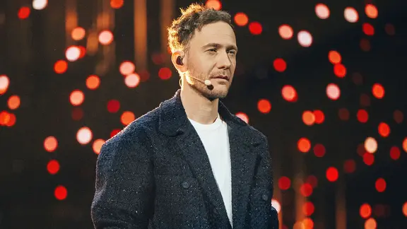 Klemen auf der Bühne für Slowenien in der St. Jakobshalle