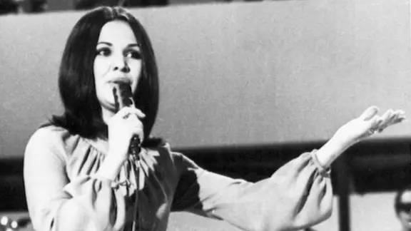 Anne-Marie David vertritt Luxemburg 1973 beim Grand Prix und belegt den 1. Platz. 1979 belegte sie für Frankreich den 3. Platz