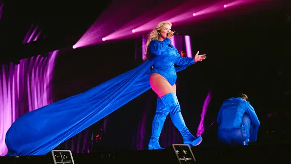 Sissal auf der Bühne für Dänemark in Basel