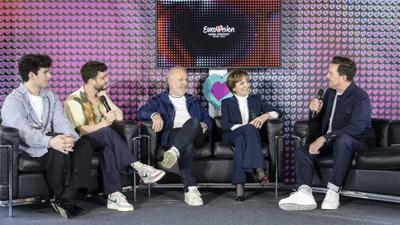 Gjon's Tears, Luca Hänni, Peter Reber, Paola Felix und Moderator Sven Epiney während eines Medienevents zur Präsentation der Eröffnungszeremonie in Basel.