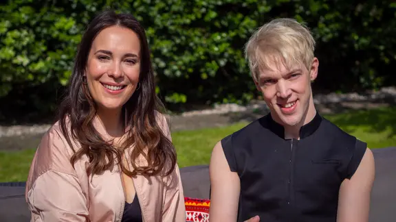 Mustii und Alina Stiegler bei "Alles Eurovision".