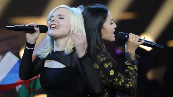 Für Deutschland stehen die S!sters Carlotta Truman und Laurita mit "Sister" auf der ESC-Bühne.