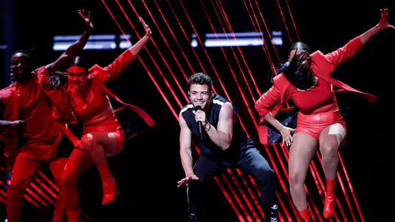Für die Schweiz steht Luca Hänni mit "She Got Me" auf der ESC-Bühne.