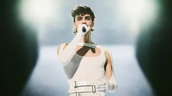 ADONXS auf der Bühne für Tschechien in der St. Jakobshalle