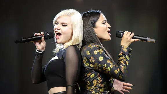 Für Deutschland stehen S!ster mit "Sister" auf der ESC-Bühne.