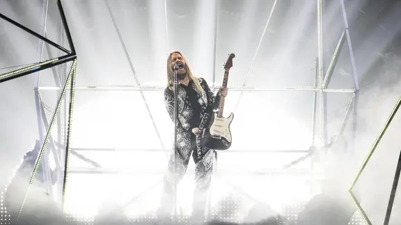 Sam Ryder (Großbritannien) mit "Space Man" auf der Bühne in Turin.