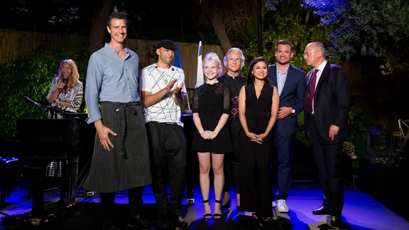 Gäste im Garten der Deutschen Botschaft