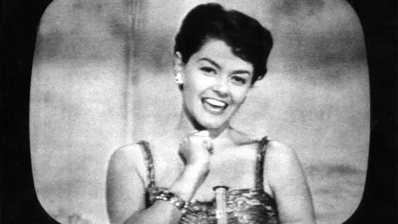 Teddy Scholten beim Grand Prix 1959. Die Niedeländerin gewann mit "'n beetje".