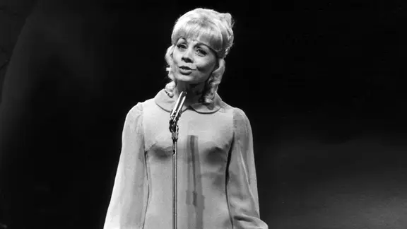 Isabelle Aubret beim Grand Prix 1968. Bereits 1962 hatte die französische Sängerin den Wettbewerb gewonnen.