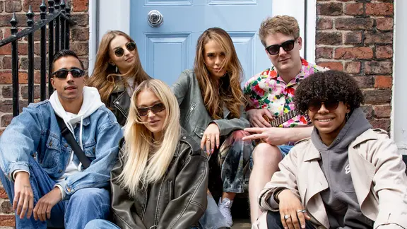 Blanka aus Polen mit ihren Tänzern und Stefan Spiegel beim ESC 2023 in Liverpool.