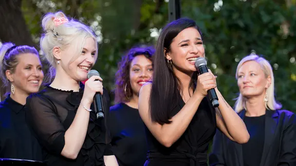 Die S!sters singen Sister beim Botschaftsempfang.