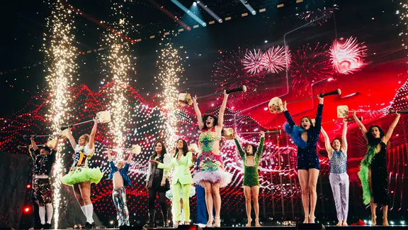 Jubel und Lichtershow auf der Bühne des ESC 2025