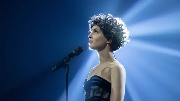 Barbara Pravi (Frankreich) auf der Bühne.