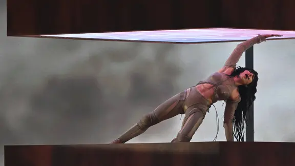 Loreen auf der Bühne in Liverpool.