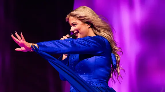 Sissal auf der Bühne für Dänemark in Basel