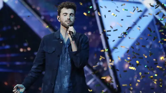Duncan Laurence auf der ESC-Bühne.