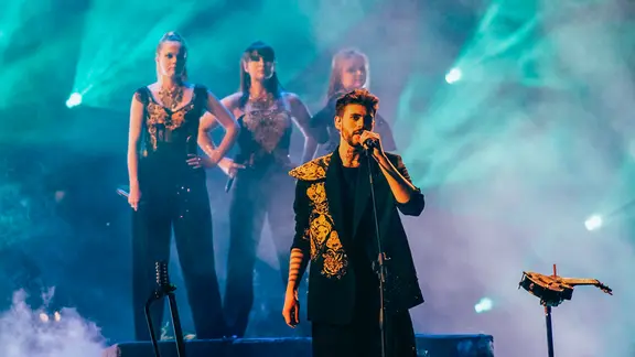 Alvan & Ahez auf der ESC-Bühne in Turin.