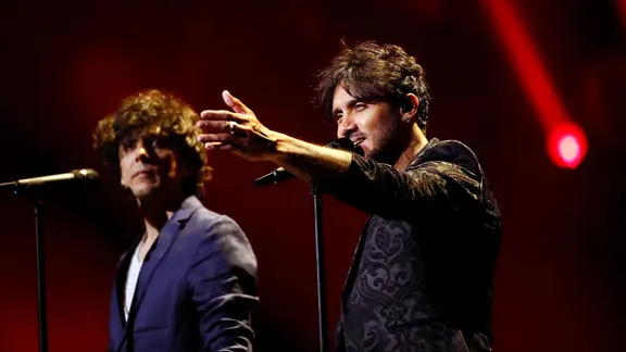 Ermal Meta und Fabrizio Moro auf der Bühne in Lissabon.