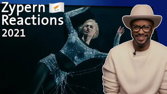 Moderator Yared Dibaba und die zyprische ESC-Kandidatin Elena Tsagrinou.