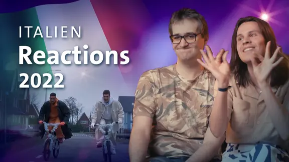 Mahmood und Blanco aus Italien zusammen mit Marcel Stober und Broder Breese.