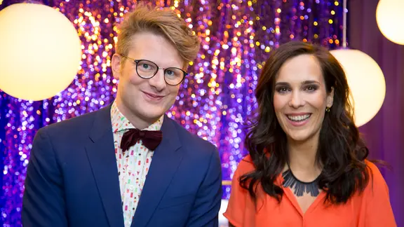 Die Songcheck-Moderatoren Alina Stiegler und Stefan Spiegel.