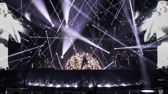 Die Band "We Are Domi" auf der ESC-Bühne in Turin.