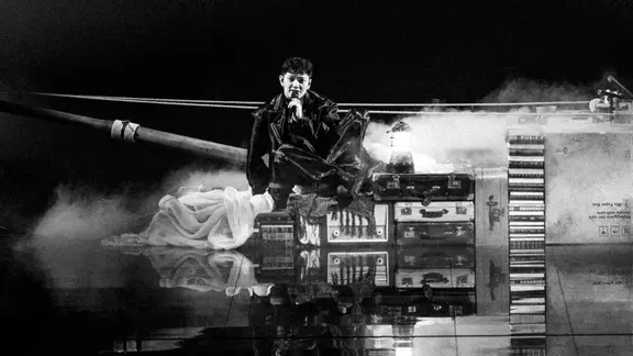 JJ auf der Bühne für Österreich in Basel