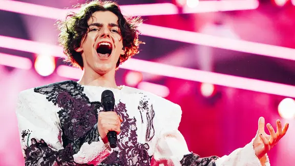 Marko Bošnjak auf der Bühne für Kroatien in der St. Jakobshalle