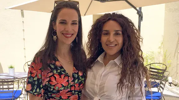 Alina Stiegler mit Griechenlands Kandidatin Yianna Terzi.