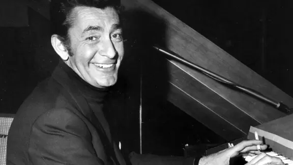 Jean Claude Pascal bei einem Auftritt 1969. Der Sänger und Schauspieler gewann 1961 den Grand Prix.